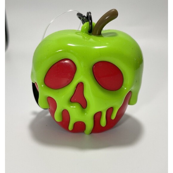 Poison Apple Pocketbac Bath Body Works Disney Villains Holder Clip Keychain New - Picture 1 of 4